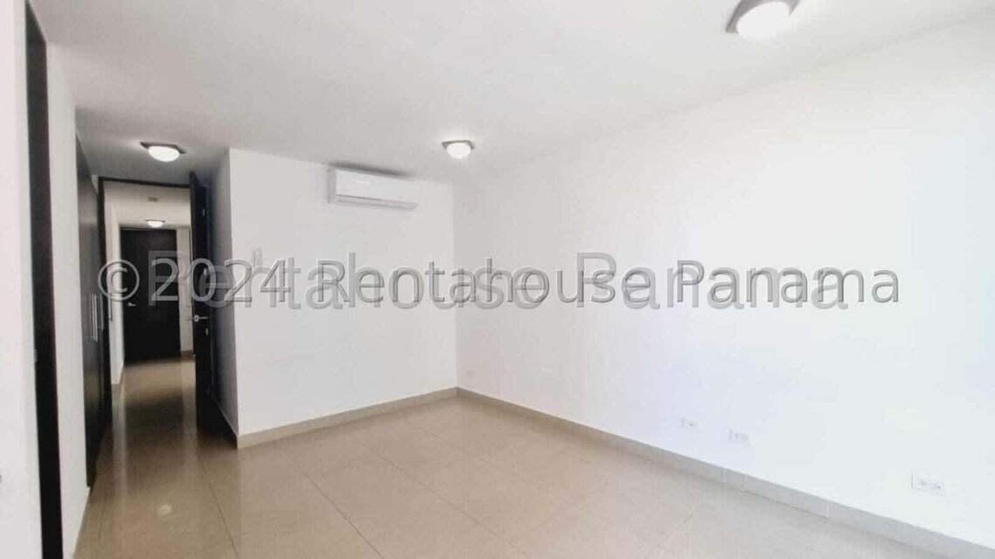 Second bedroom with AC and closet Costa del Este Panama