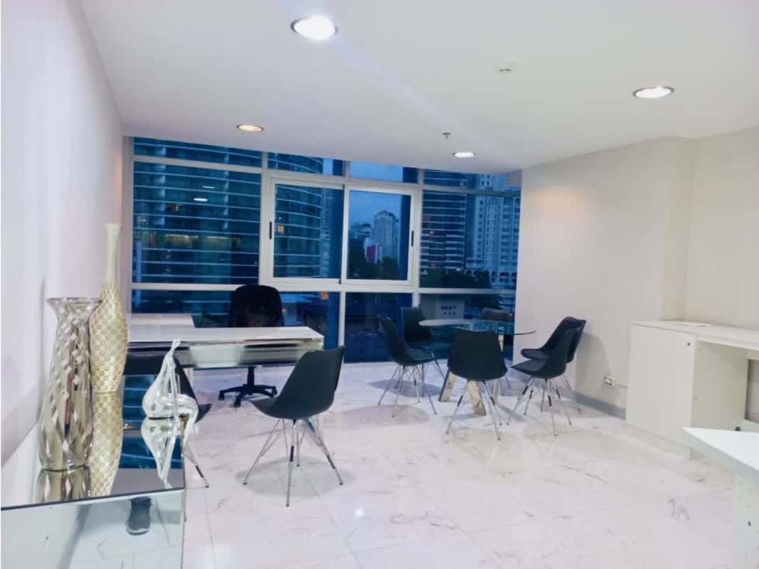 Swimming pool with ocean views in PH Colores de Bella Vista Panama