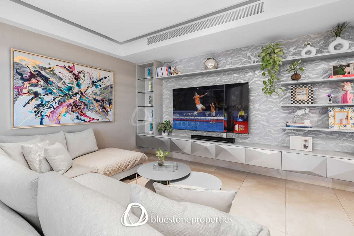 Balcony with artificial grass, panoramic golf course view, outdoor seating in Santa María Panama