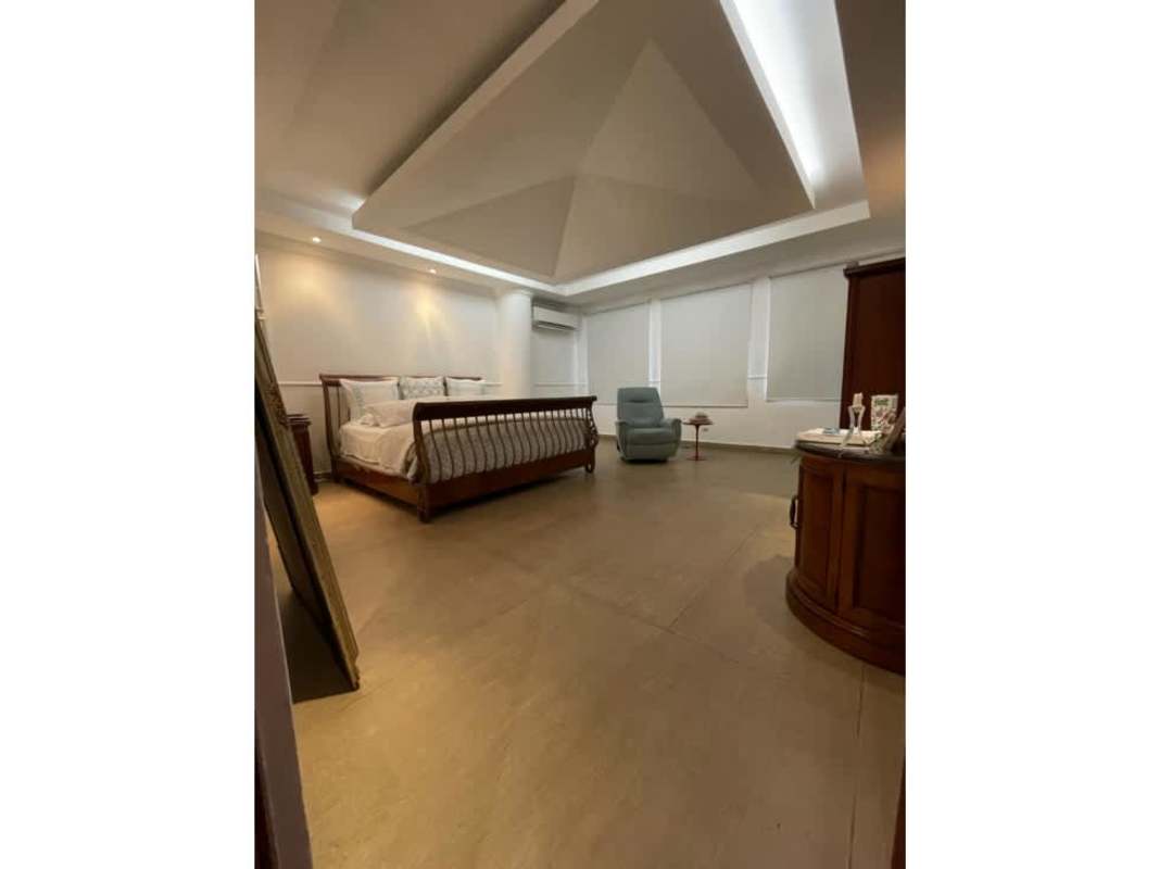 Open living and dining area with classic finishes and arched windows PH Quentino San Francisco Panama