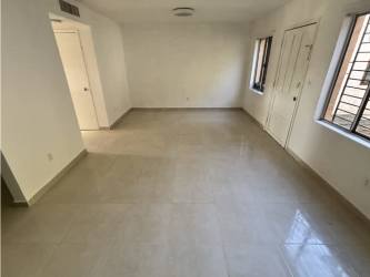 Large living room space with ceramic floor and multiple windows Davis Colón Panama