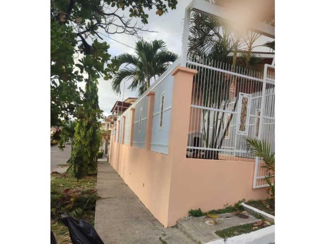 Exterior tropical house metal fence palm trees Villa de Vizcaya Condado del Rey Panama