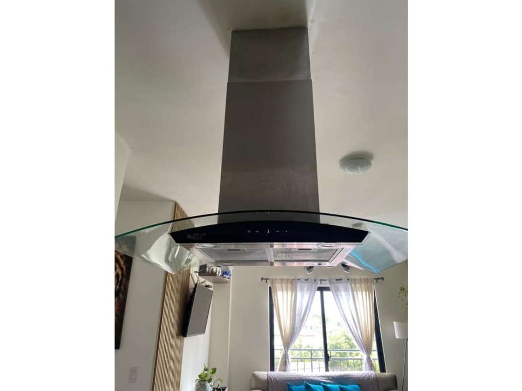 Modern bathroom with walk-in shower, ceramic sink, tile finishes PH Colonial Park Panama City