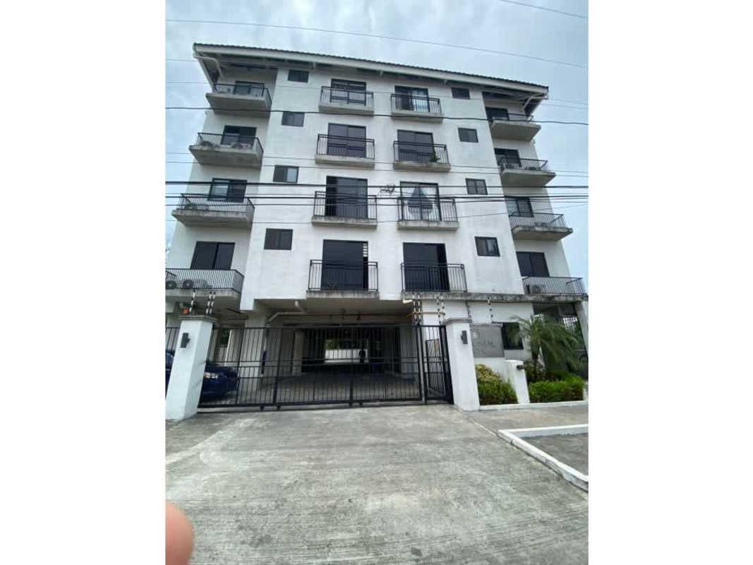 Bedroom in apartment for sale with window, ceramic floor, natural lighting PH Colonial Park Panama City