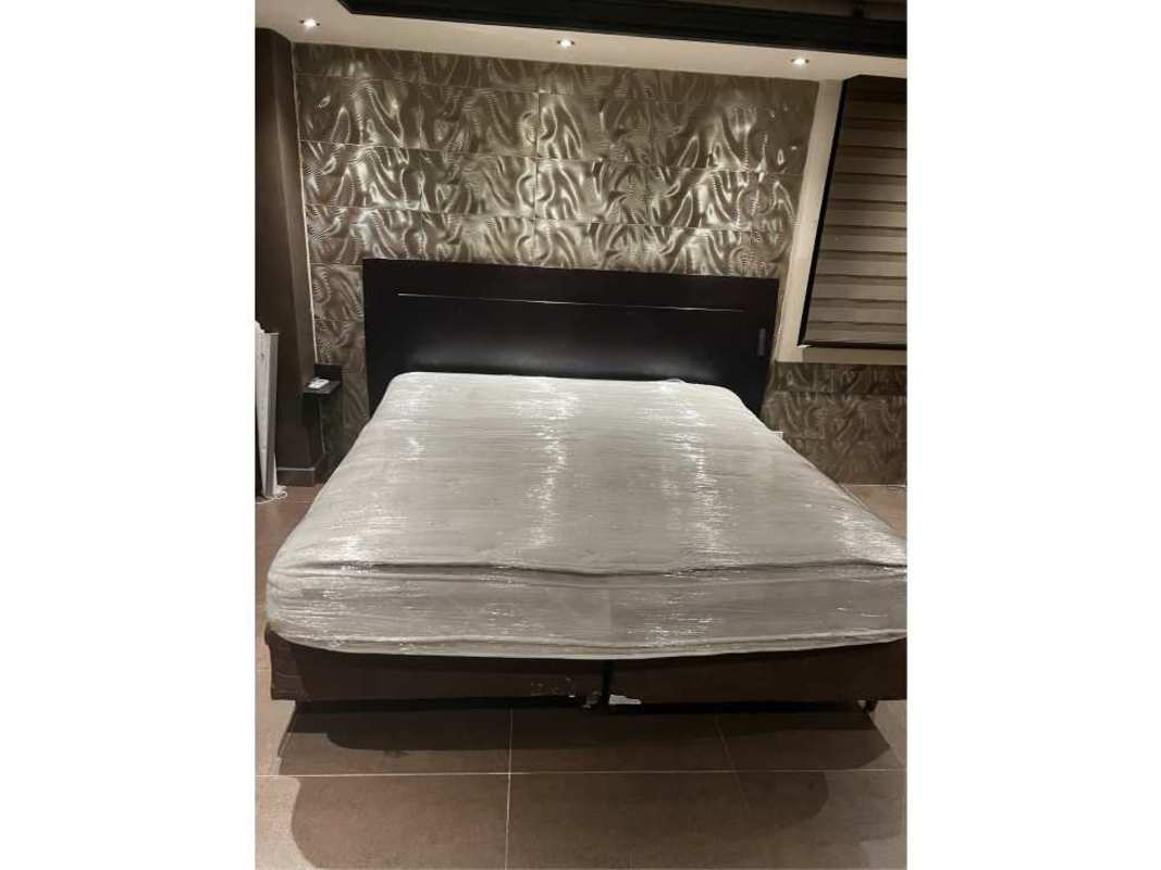 Modern bedroom with textured wall, recessed lighting in PH Cibeles El Dorado Panama