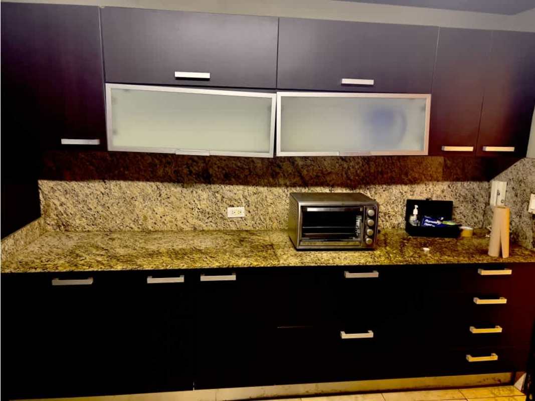 Kitchen with granite countertop and backsplash, modern cabinetry PH Cibeles El Dorado Panama