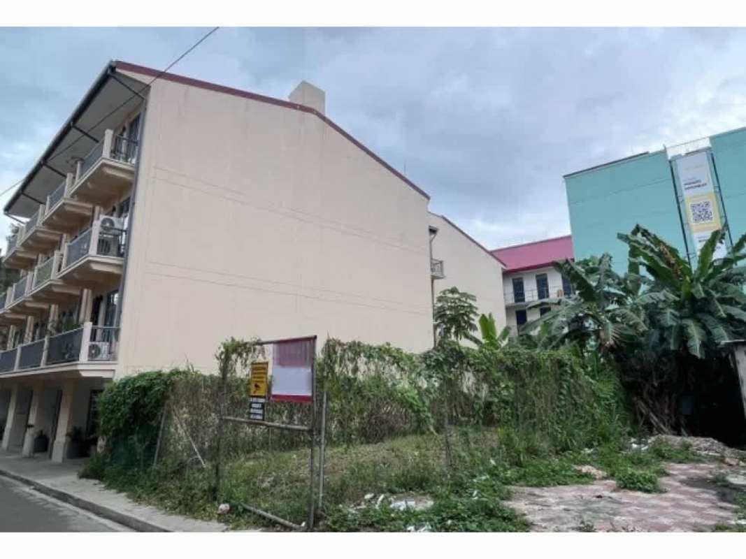 Corner Lot 229m2 Casco Viejo Plaza Santa Ana Dev Opportunity