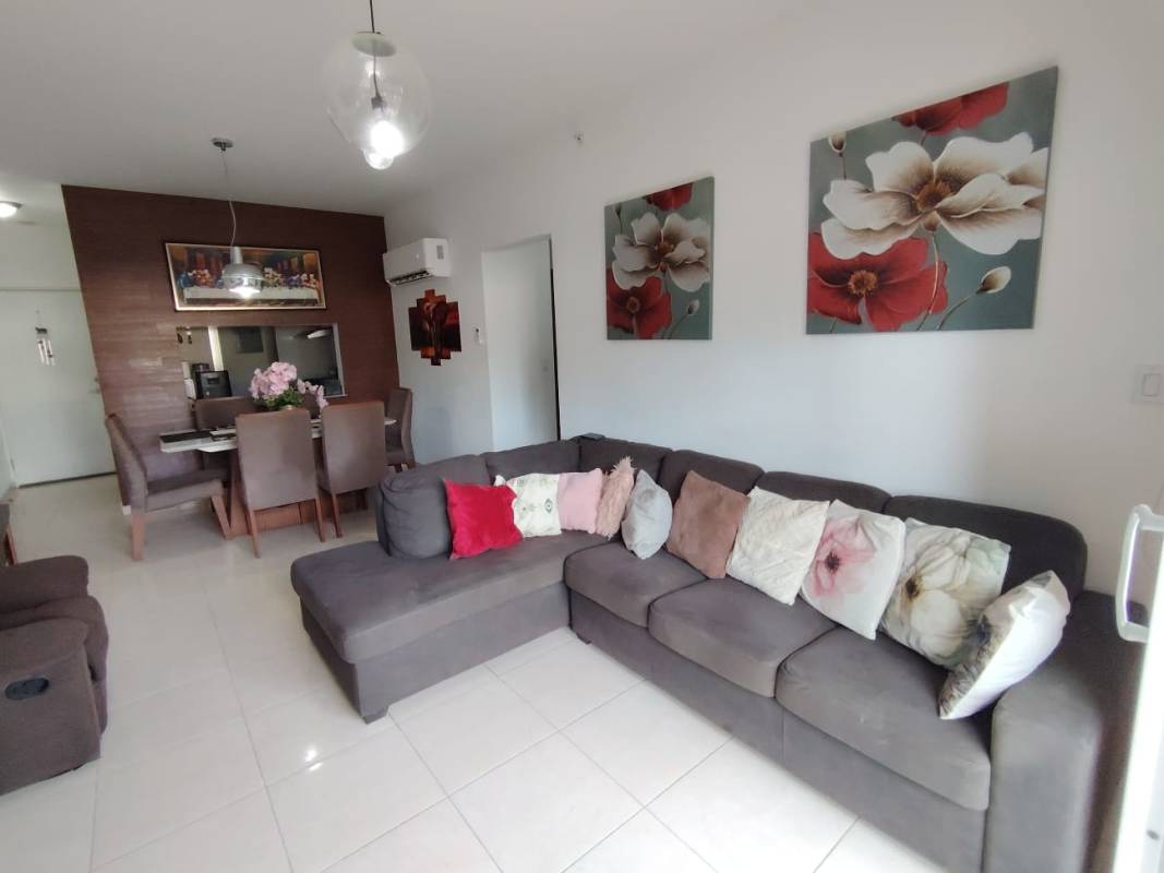 Spacious master bedroom with tile floors and built-in closet at PH Sabana Tower near Parque Omar