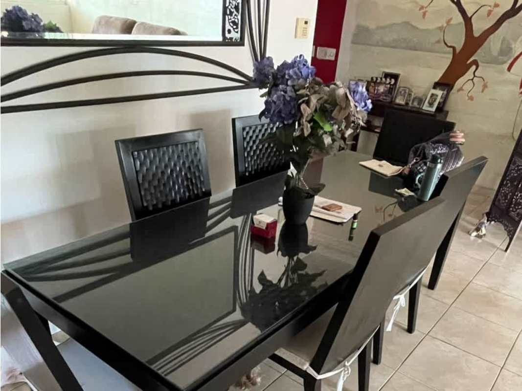 Small bedroom with study desk, closet, ceiling fan and wood flooring in Urbanización Bariloche