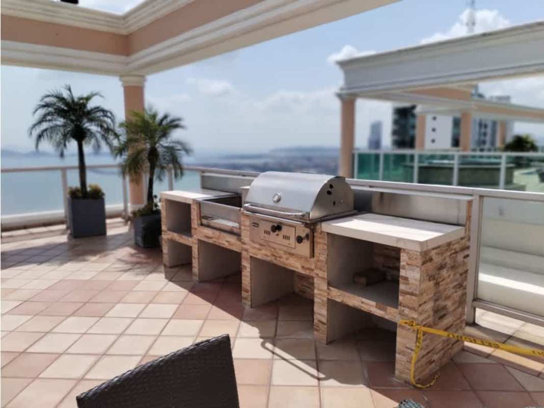 Large bedroom with bay view floor-to-ceiling window PH Vista del Mar Panama