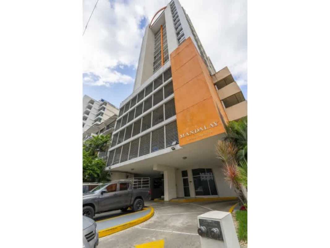 Spacious balcony in PH Mandalay with outdoor furniture and panoramic city views Panama City