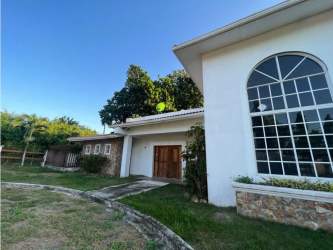 Large shaded terrace with outdoor dining space overlooking private pool El Espino Panama