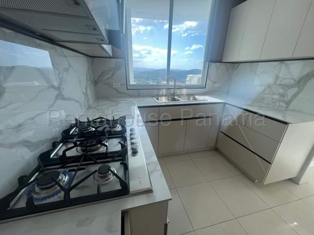 Modern kitchen with marble-like finishes gas stove and oven PH El Conquistador Panama