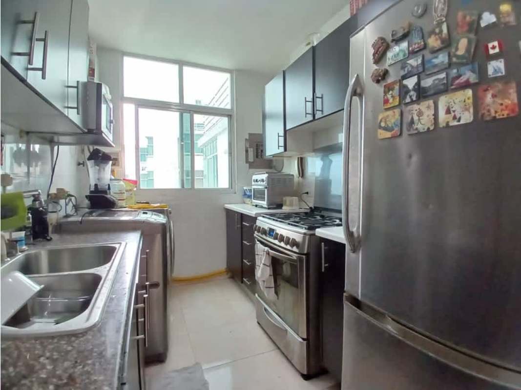 Infinity pool with deck and city skyline background in PH Vivendi Tower Panama