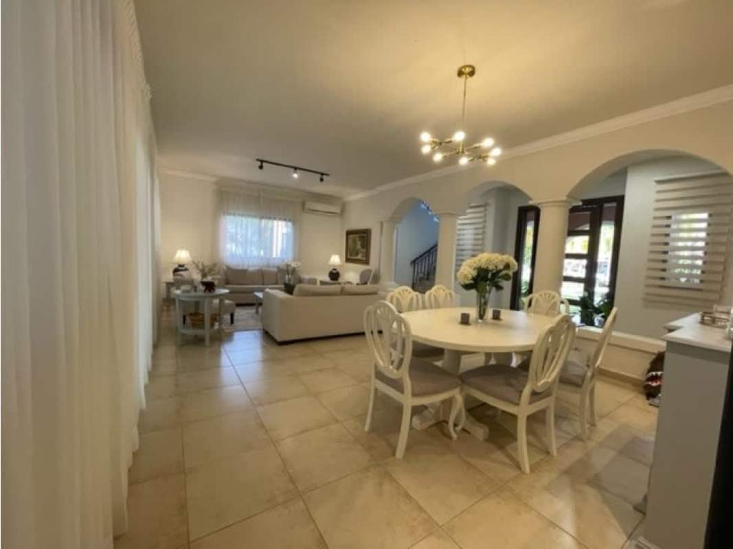 Formal dining area with arches and Mediterranean style in Clayton Panama house