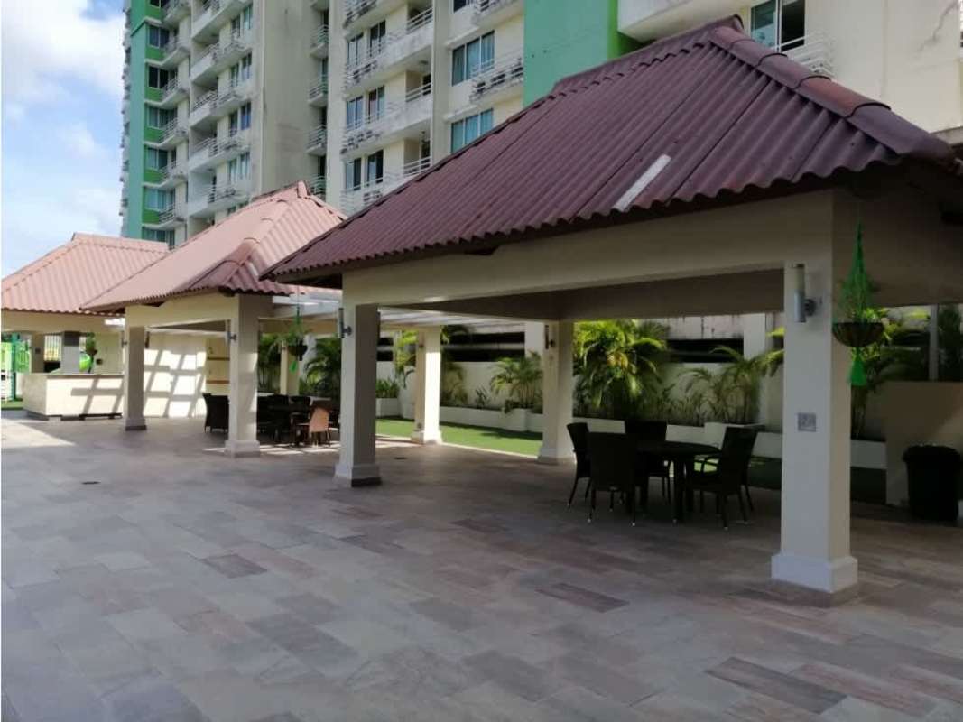 Covered outdoor BBQ and seating area at PH Green Park Condado del Rey