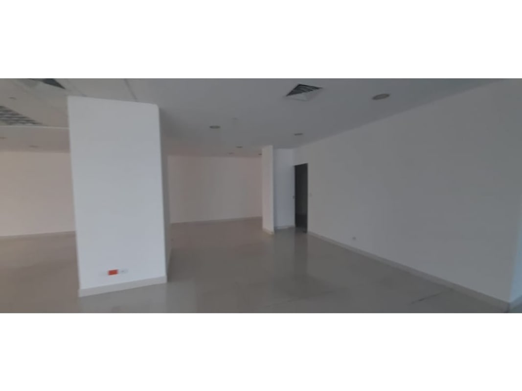 Unfurnished spacious white-walled tiled-floor commercial interior in PH Torre Global Bank, Banking District Panama