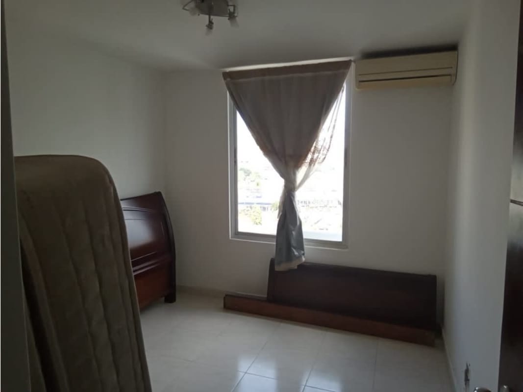 Bedroom with ceramic floors, large window and built-in closet in PH McGregor Point, Condado del Rey Panama