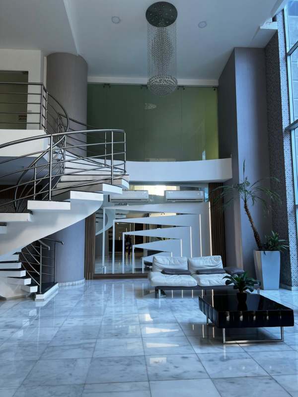 Contemporary bathroom with walk-in shower and vanity in PH Astoria El Cangrejo Panama apartment