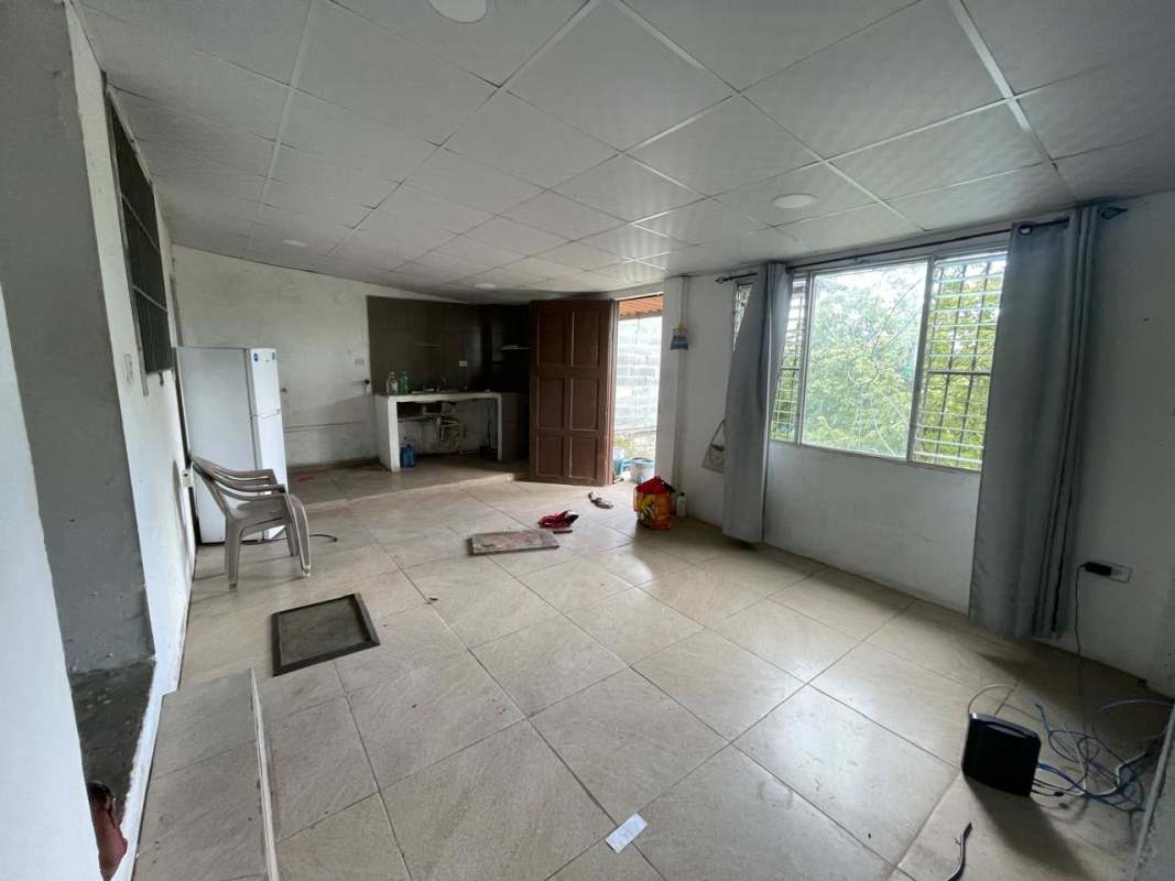 Living dining area with tiled floor, plastic chair and open kitchen Los Andes Panama
