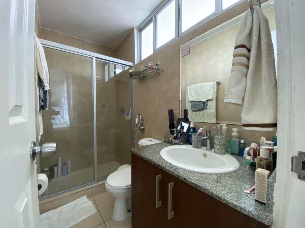 Secondary bedroom with window view PH Costa View Costa del Este