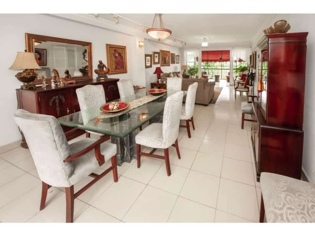 Bathroom with pink vintage tiles, pedestal sink and floral accents in PH Continental Tower El Cangrejo Panama