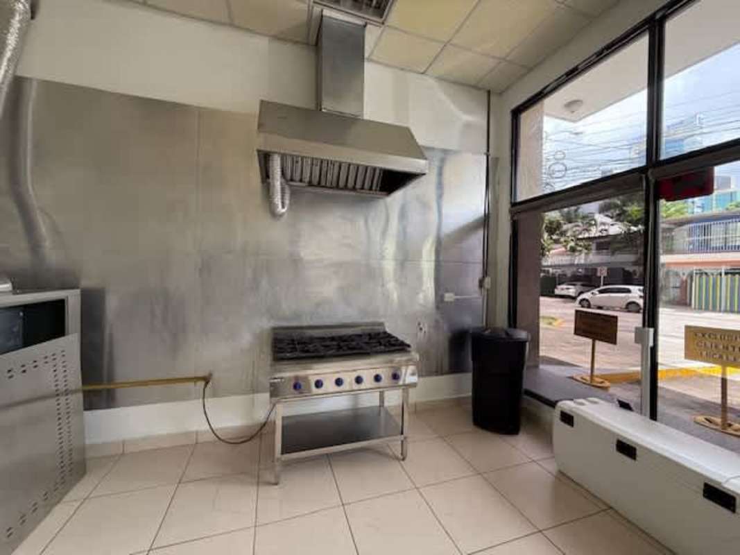 Internal bathroom of commercial unit with toilet and sink Marbella Plaza Panama