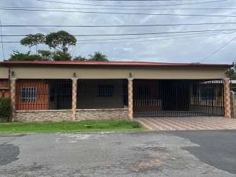 Covered parking garage with tile floor orange wall in San Pablo Viejo David Panama for sale