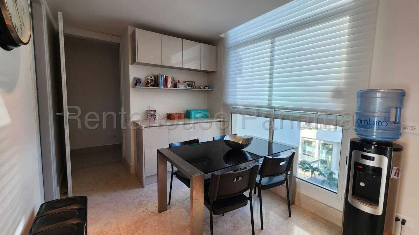 Modern breakfast nook with natural light, dining table, Santa Maria Signature apartment Panama