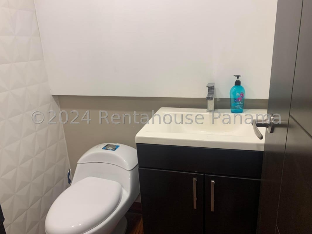 Open plan commercial office space in Obarrio 800sqm building for sale Panama City