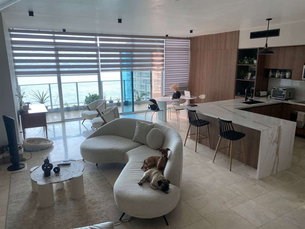 Bathroom with marble finishes and glass enclosure PH Pacific Village Panama