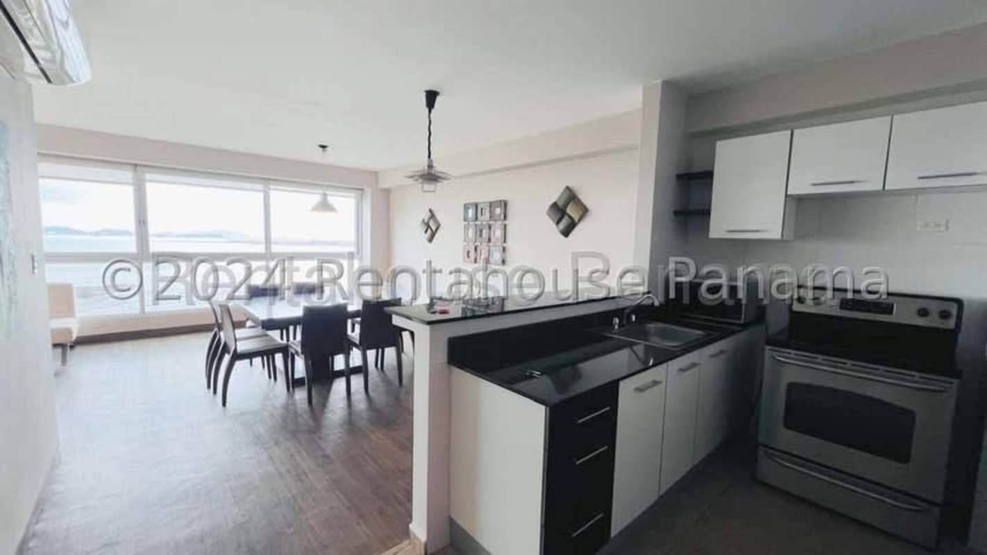 Fully equipped kitchen with granite countertops in PH Bayfront Avenida Balboa Panama City
