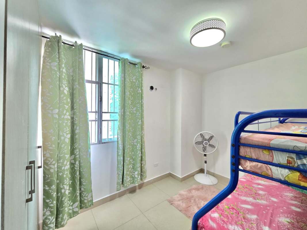 Children's bedroom with bunk bed and window PH Green Park Condado del Rey Panama City