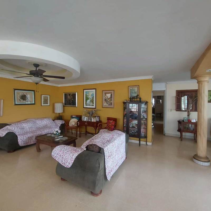 Bright bedroom with closet, AC, ceiling fan PH Altamira El Cangrejo Panama