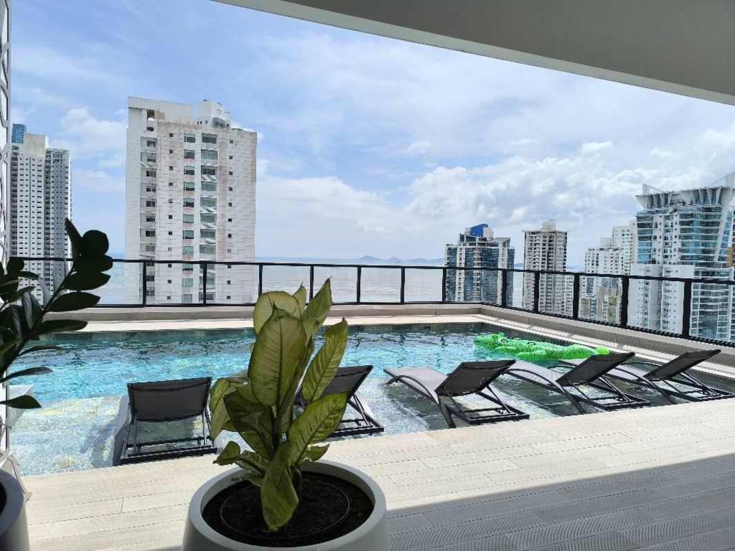 Elegant common lounge space with contemporary design at PH Arcadia Costa del Este