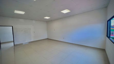 Spacious commercial unit interior with tiled floor suitable for offices or retail stores in Chitre