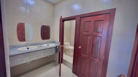 Large warehouse area ideal for inventory storage or light manufacturing in commercial plaza in Chitre