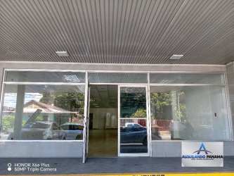 Retail or clinic space high exposure glass windows in banking district of David Panama