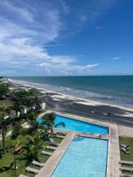 Rooftop infinity pool with stunning Pacific ocean view in Royal Palm Malibu Beach Panama