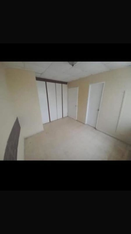 Small bedroom closet sliding doors Villa Las Fuentes El Dorado Panama City