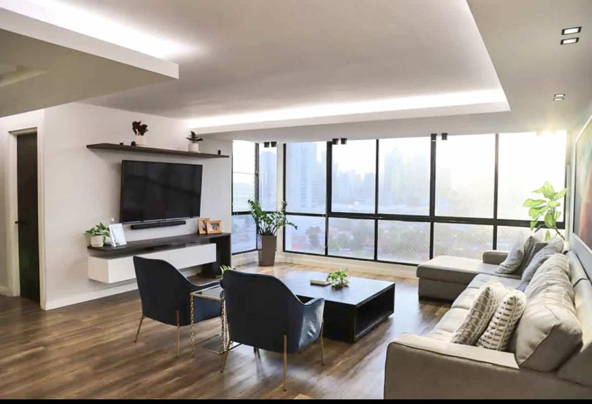 Dining area with modern furniture and city views in PH San Francisco Country Park Panama