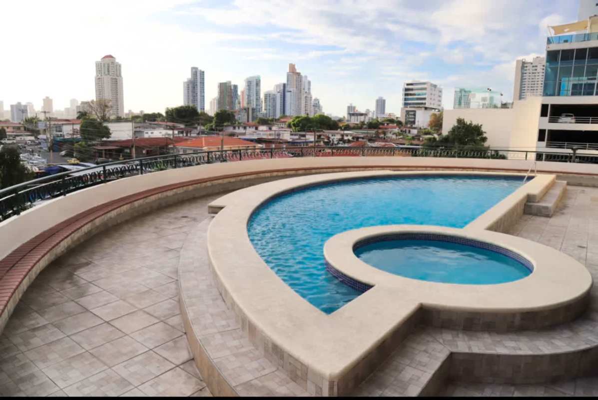 Rooftop pool with jacuzzi overlooking Panama City skyline at PH San Francisco Country Park