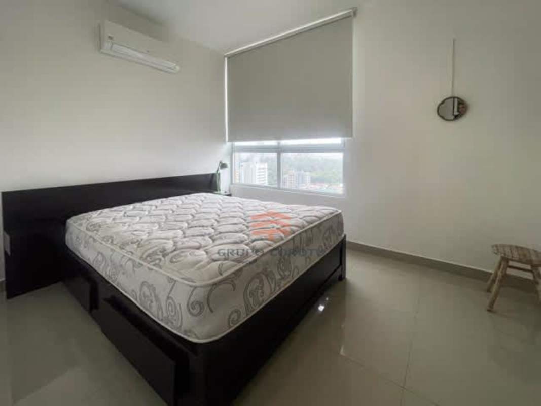 Minimalist bedroom with wardrobe, roller blinds and AC at PH Parque 73 Panama