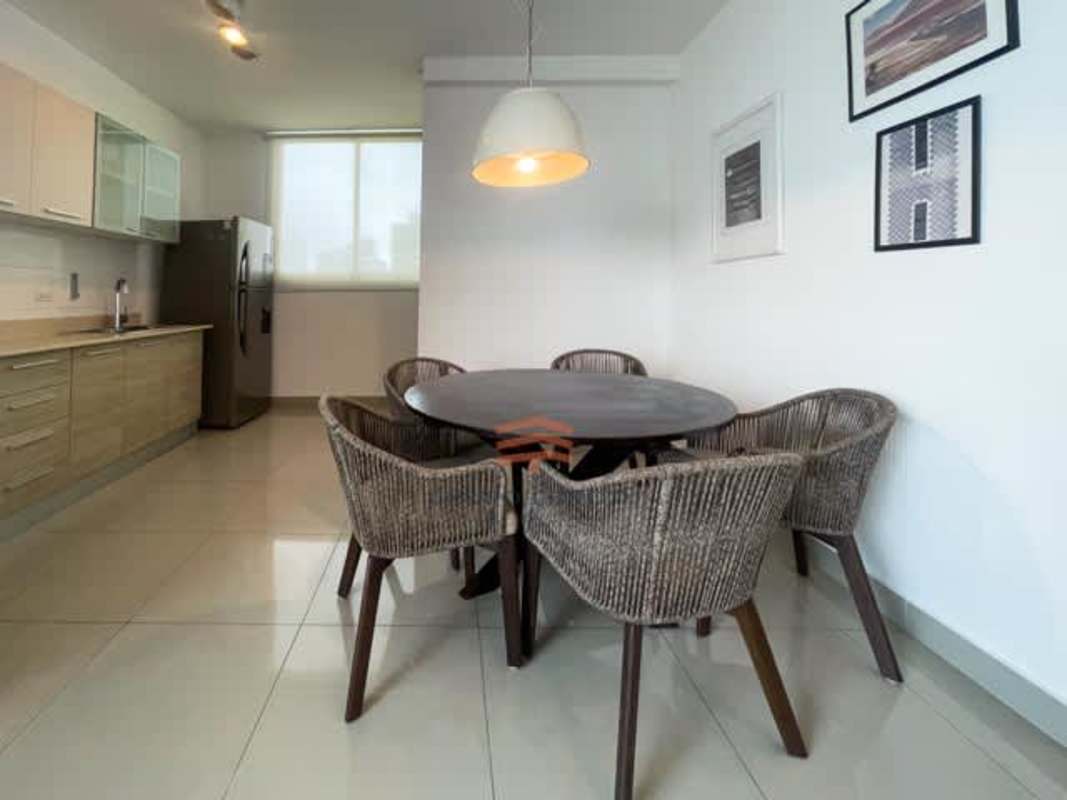 Bright modern living dining space with ceiling fan in PH Parque 73 near Parque Omar Panama