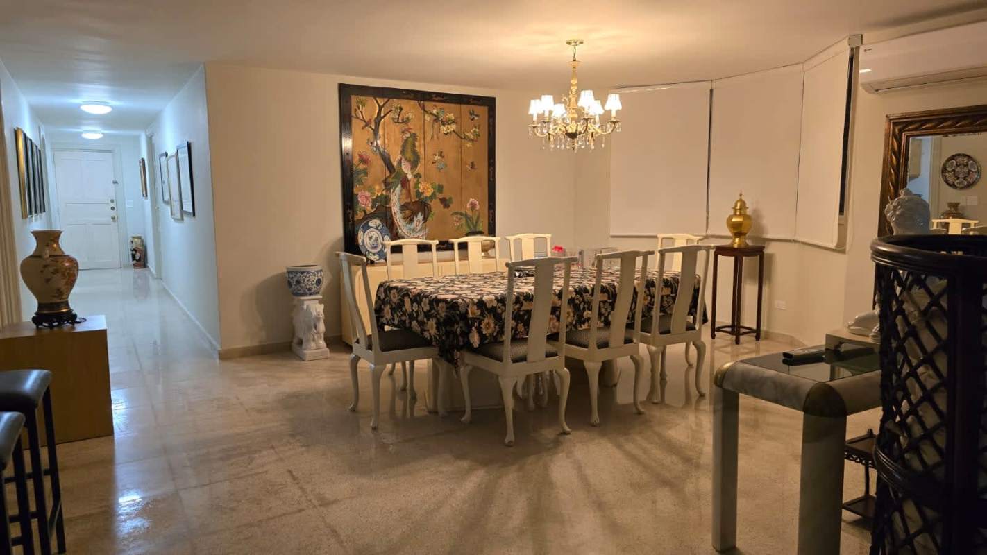 Living room with beige sofa, art, vase, traditional furnishings PH La Cresta Panama