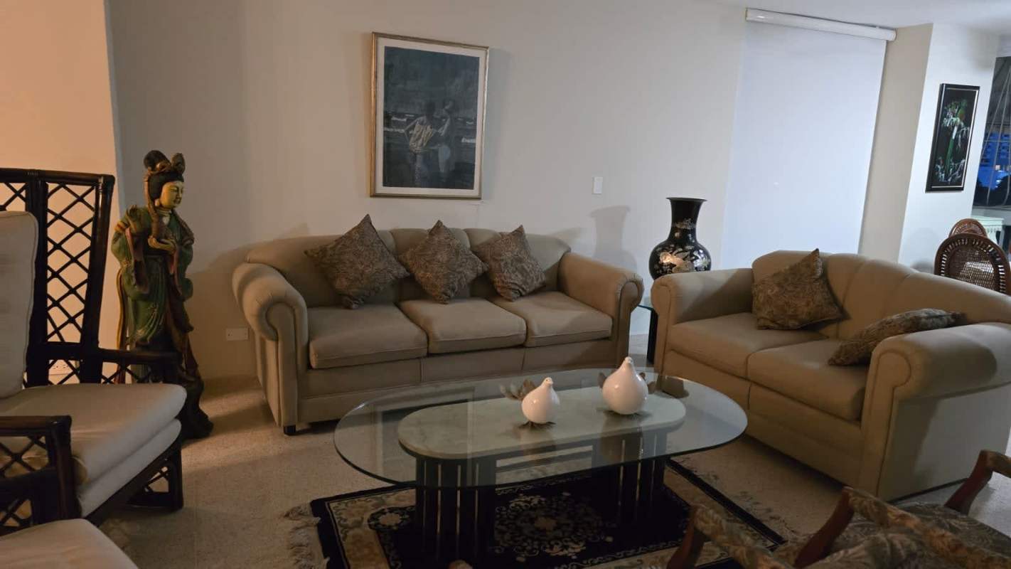 Bedroom with ceiling fan, tile floors and roller blinds in PH La Cresta Panama