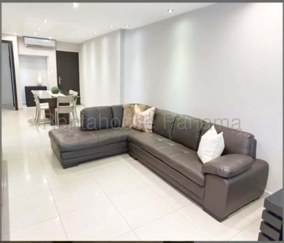 Spacious master bedroom city skyline views porcelain tiles PH Belle View Tower Bella Vista Panama