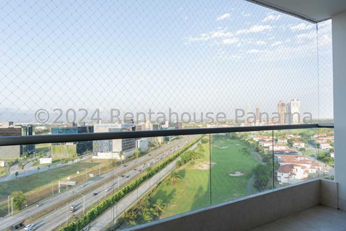 Balcony with panoramic golf course and city view at PH Green View Santa Maria Panama