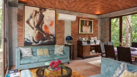 Garden and barbecue by natural creek Altos del María mountain investment property