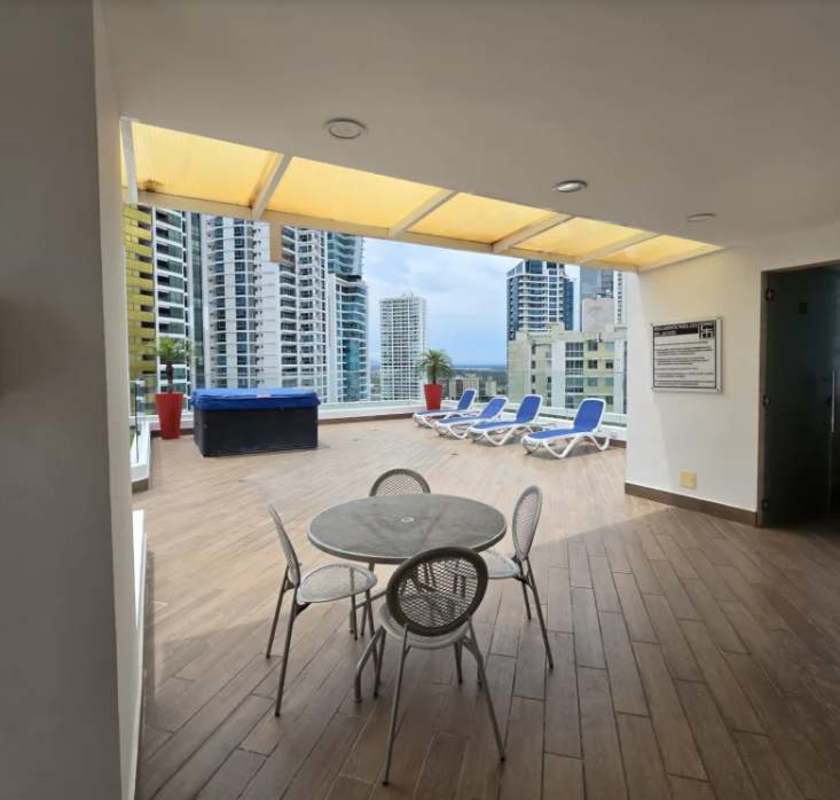 Outdoor jacuzzi on rooftop terrace with city view in PH Castellammare Panama